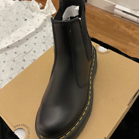 Size 6 Doc Marten Platform Chelsea Boots - NEVER WORN - Picture 2 of 3